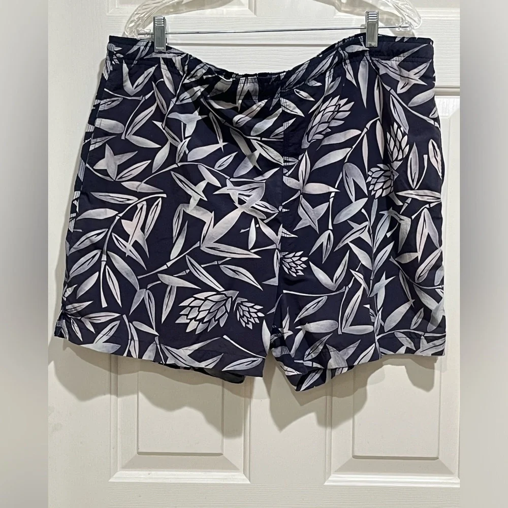 TOMMY BAHAMA Navy Blue Floral Leaf Print MENS SWIM TRUNKS SIZE L
